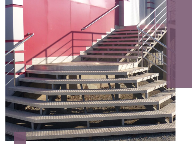 Лестницы для магазина в Красном Сулине — изготовление и монтаж